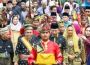 Kapolri Terima Anugerah Adat Ingatan Budi dari LAM Riau: Simbol Kehormatan, Amanah Moral, dan Komitmen Kebangsaan
