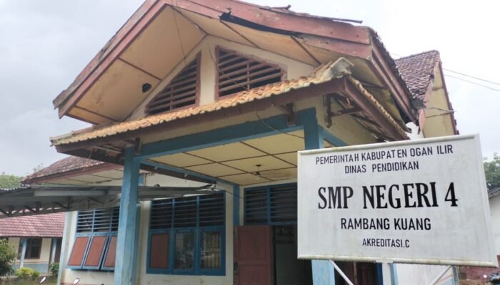 Janji Renovasi Tak Kunjung Terwujud, SMPN 4 Rambang Kuang Masih Rusak Parah